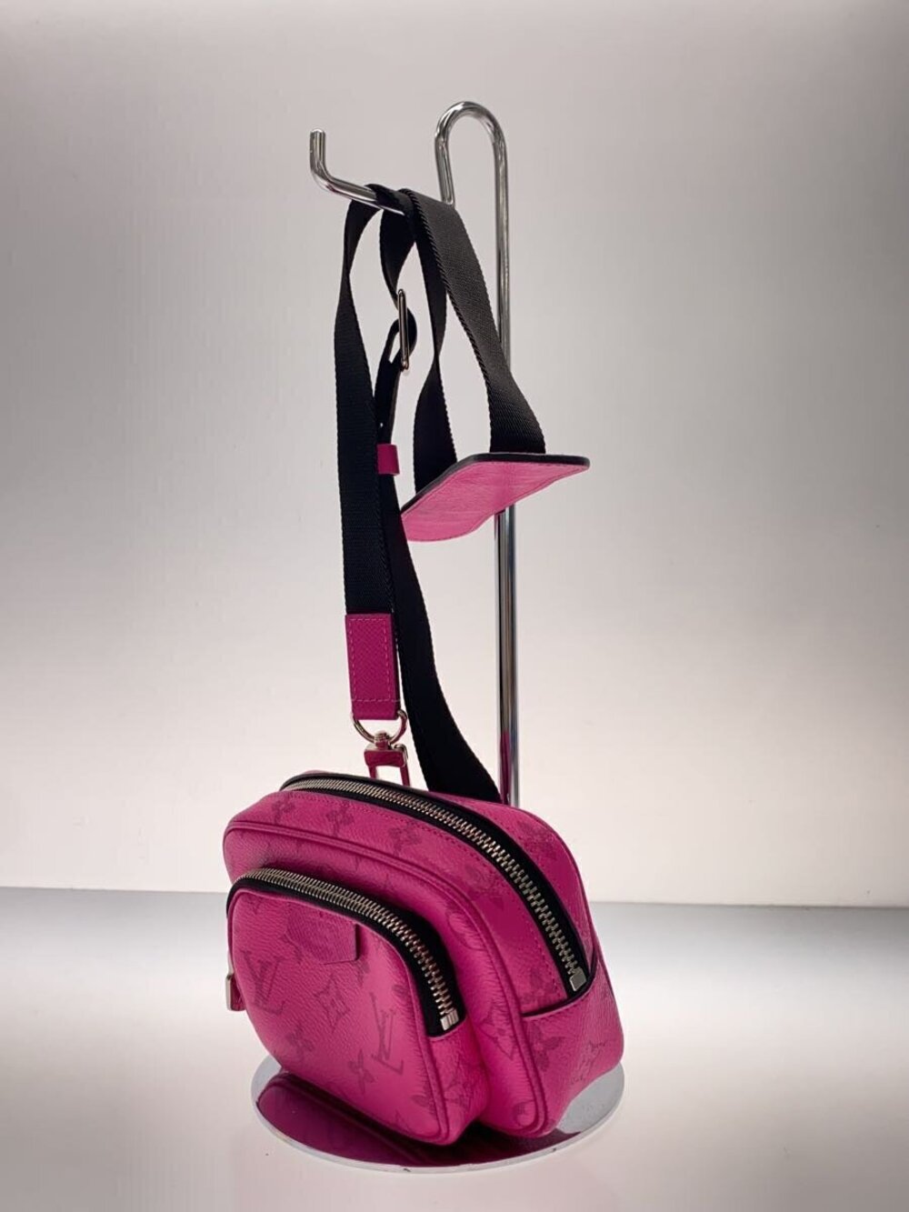 Louis Vuitton Pink Shoulder Outdoor Taigarama Bag Pochette Pink
